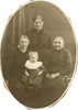 Karoline med familie, Nørager - 1922