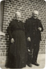 Maren Leth Nielsen og Frederik Hansen foran Stenvad Brugs - før 1927