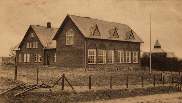 Thorsager Skole med cirka 100 års mellemrum