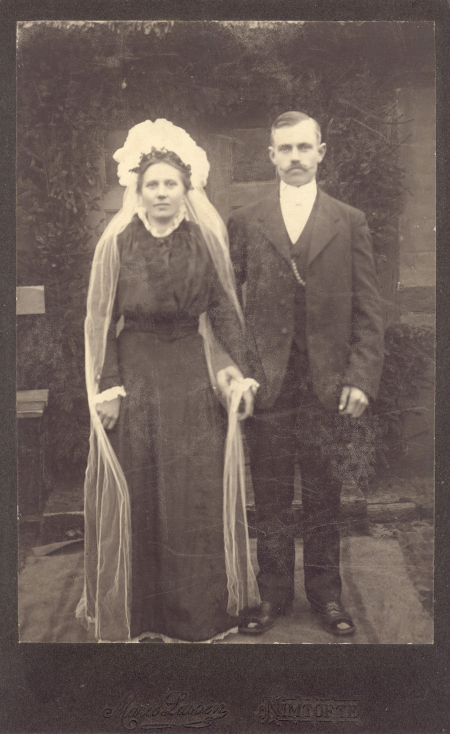 Karoline og Kristian Ejlersens bryllupsbillede, Fjellerup Mark - 1916